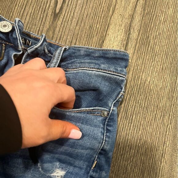 American Eagle Womens Super Stretch Denim Skirt Distressed Medium Wash Size 0 - Picture 3 of 7